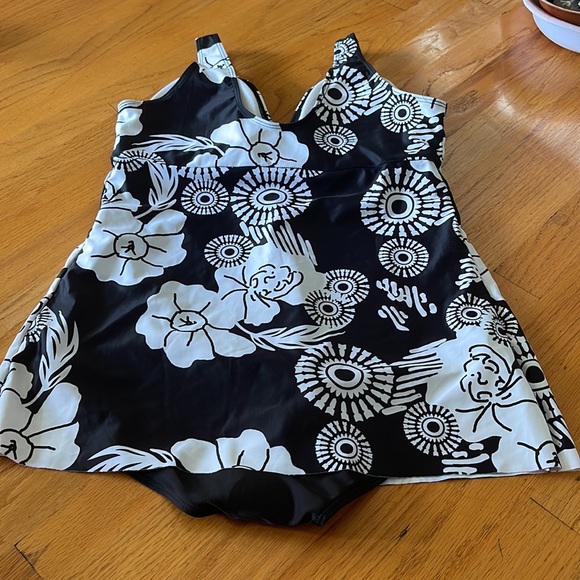 One Piece Swimming Suits - Picture 3 of 8